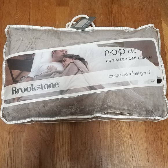 Brookstone Bedding Nwt Brookstone Nap Lite All Season Bed Blanket